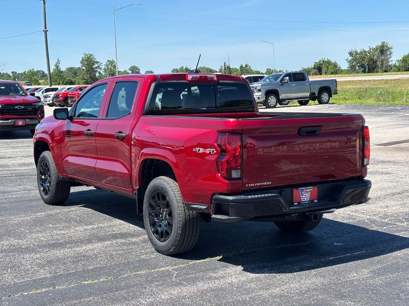 Chevrolet Colorado Vehicle Full-screen Gallery Image 3