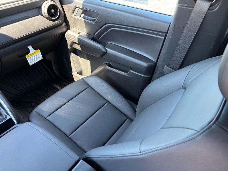 Chevrolet Colorado Vehicle Full-screen Gallery Image 9