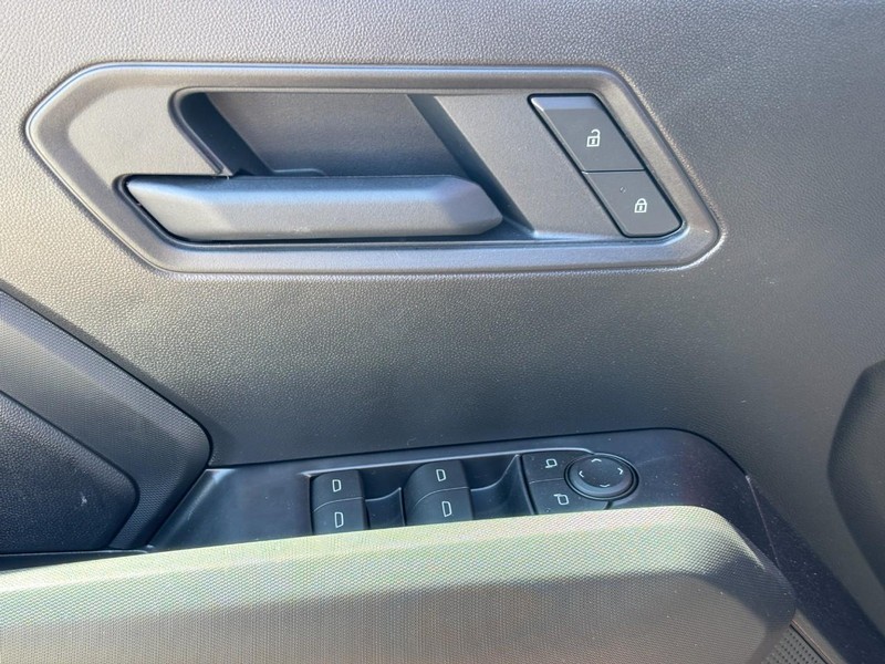 Chevrolet Colorado Vehicle Full-screen Gallery Image 11