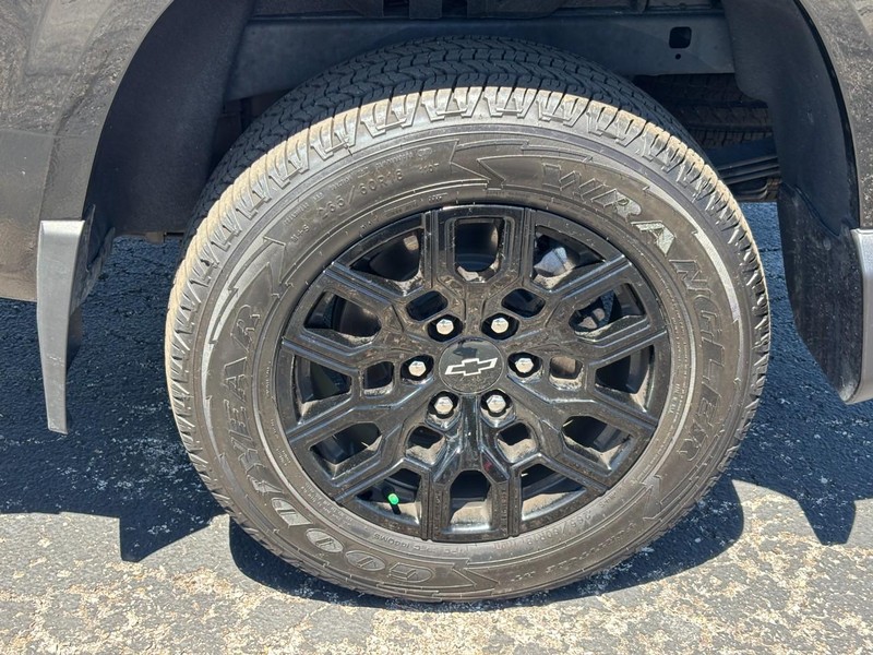 Chevrolet Colorado Vehicle Full-screen Gallery Image 4