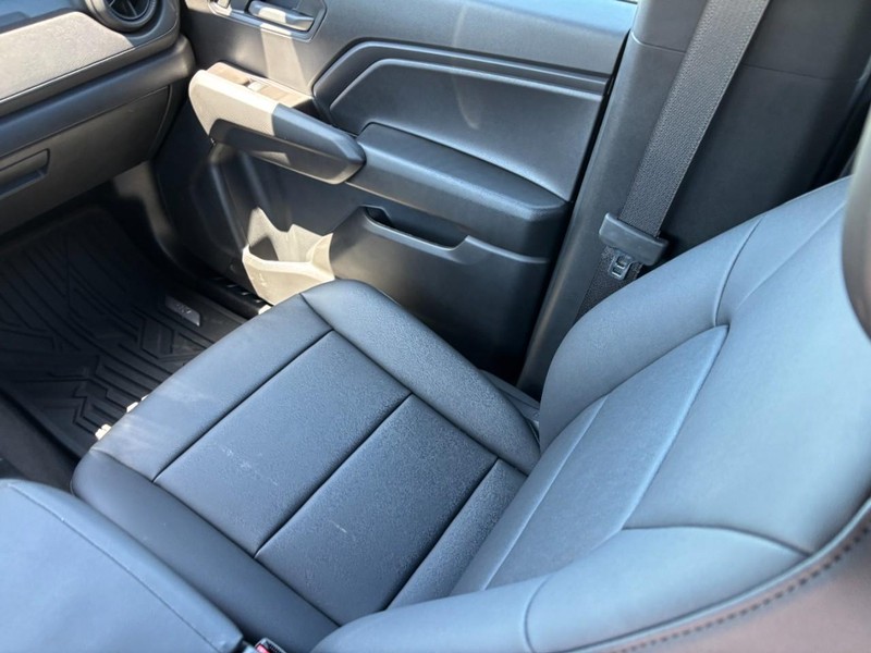 Chevrolet Colorado Vehicle Full-screen Gallery Image 9
