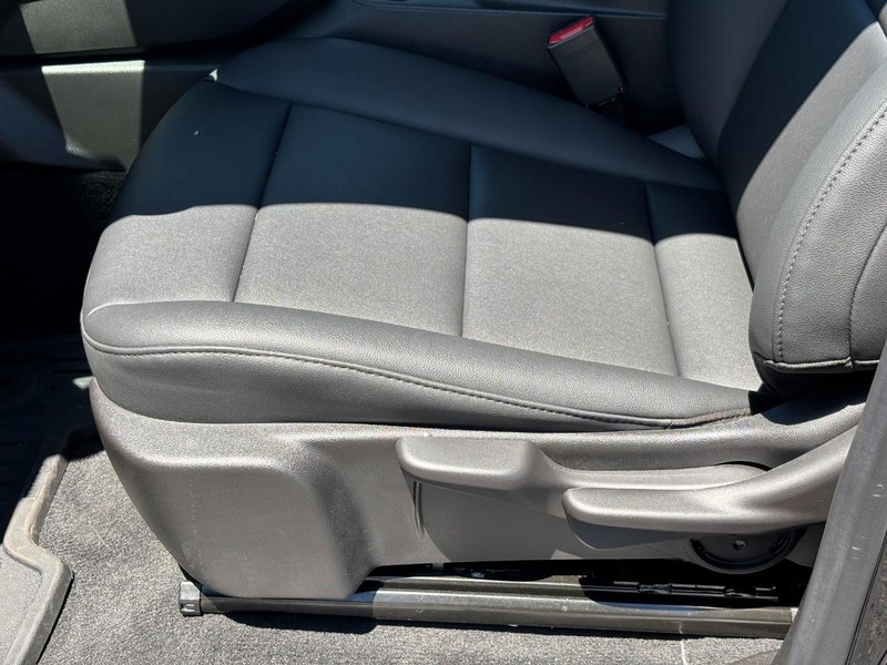 Chevrolet Colorado Vehicle Full-screen Gallery Image 10