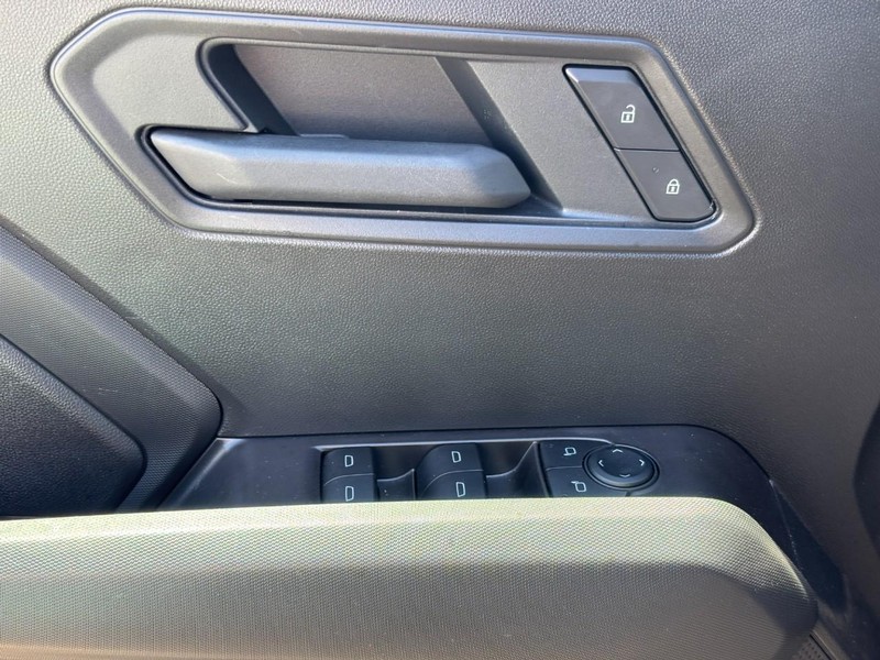 Chevrolet Colorado Vehicle Full-screen Gallery Image 11