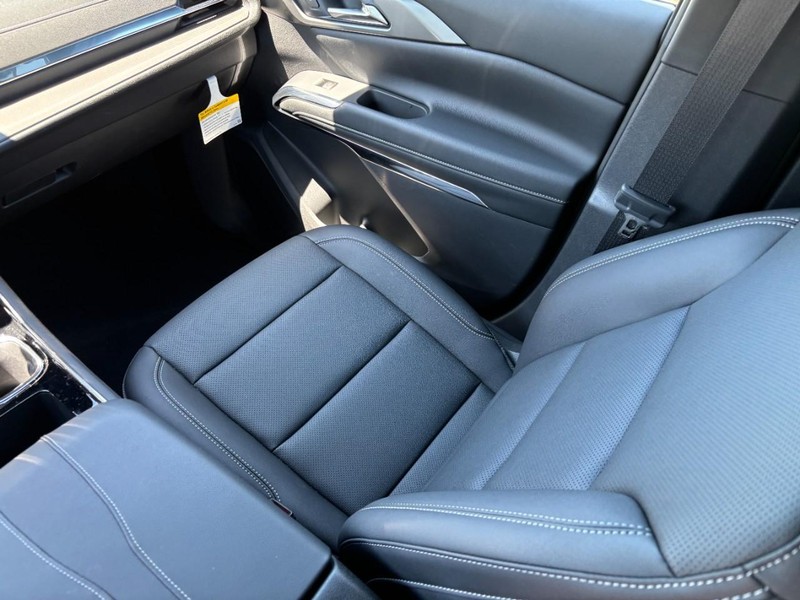 Chevrolet Traverse Vehicle Full-screen Gallery Image 10