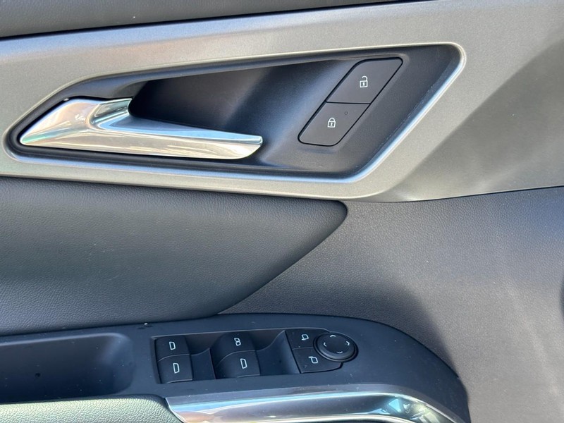 Chevrolet Traverse Vehicle Full-screen Gallery Image 12