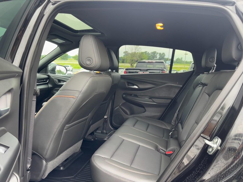 Buick Envista Vehicle Full-screen Gallery Image 10