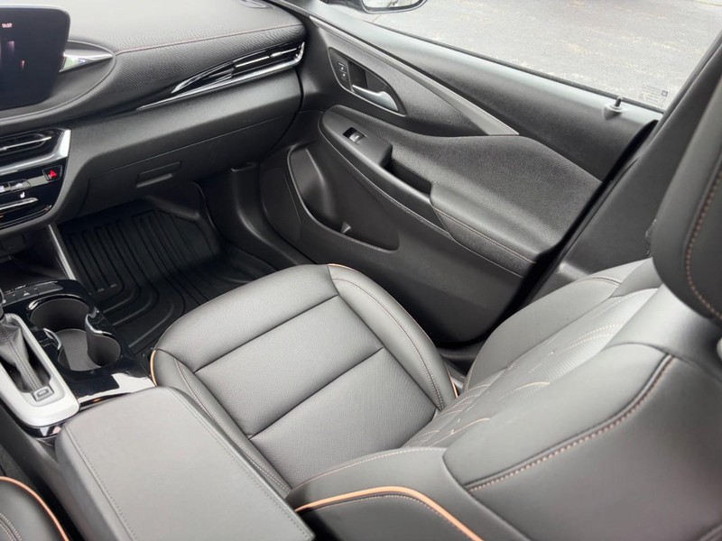 Buick Envista Vehicle Full-screen Gallery Image 15