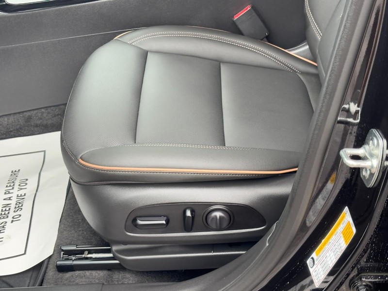 Buick Envista Vehicle Full-screen Gallery Image 16