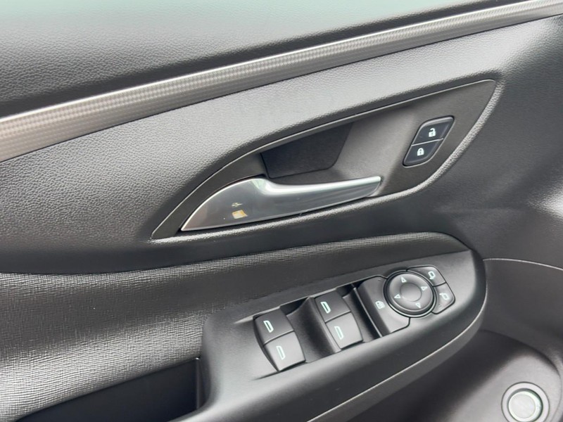 Buick Envista Vehicle Full-screen Gallery Image 17