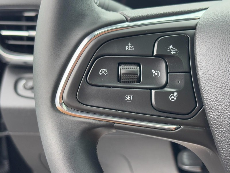 Buick Envista Vehicle Full-screen Gallery Image 18