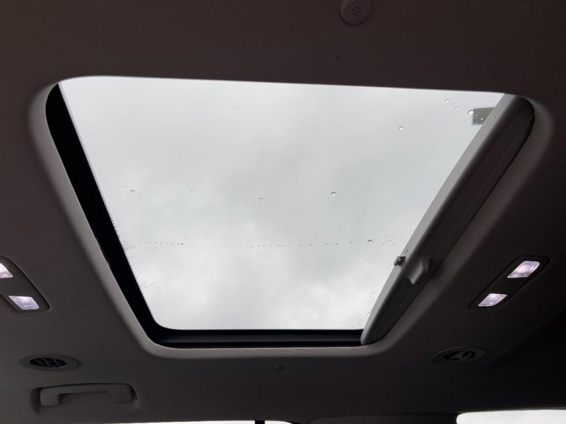 Chevrolet Traverse Vehicle Full-screen Gallery Image 12