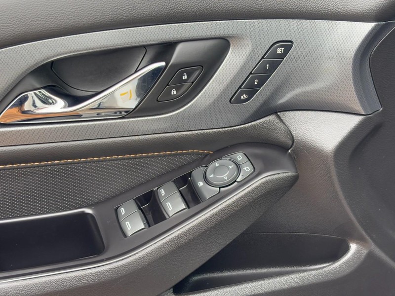 Chevrolet Traverse Vehicle Full-screen Gallery Image 19