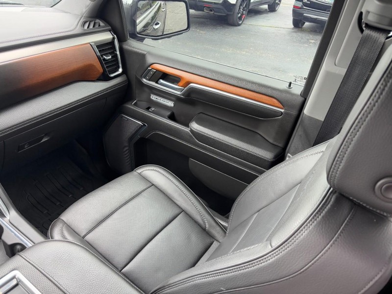GMC Sierra 1500 Vehicle Full-screen Gallery Image 14