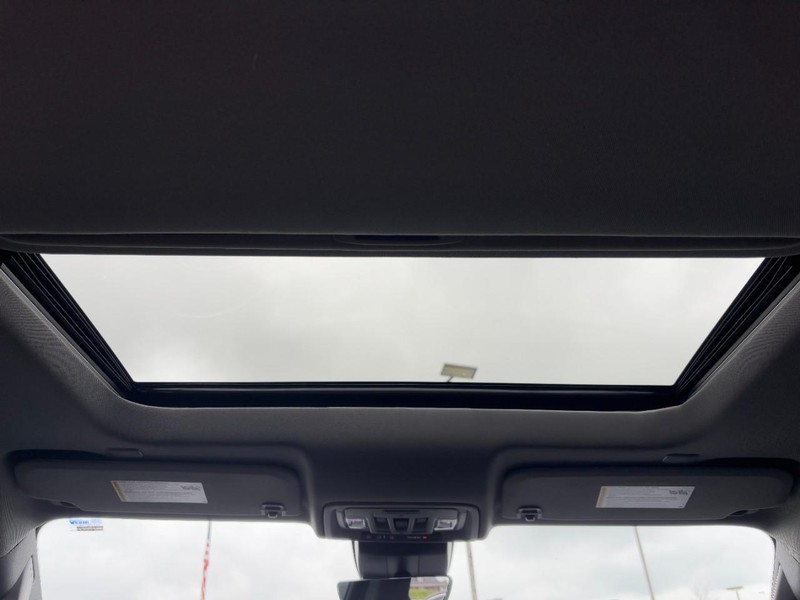 GMC Sierra 1500 Vehicle Full-screen Gallery Image 15