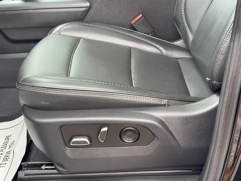 GMC Sierra 1500 Vehicle Full-screen Gallery Image 16