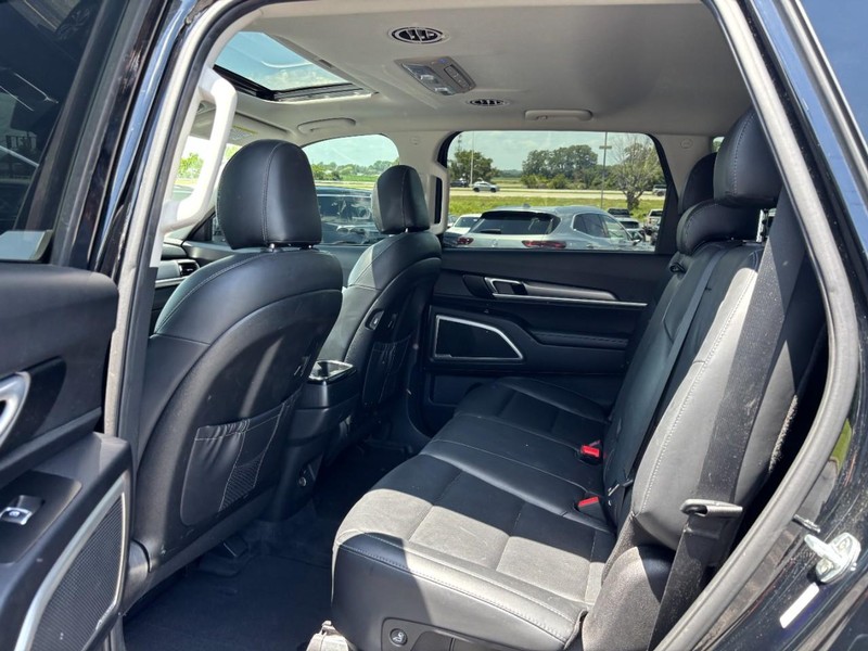Kia Telluride Vehicle Full-screen Gallery Image 11