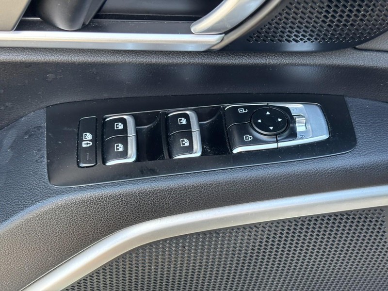 Kia Telluride Vehicle Full-screen Gallery Image 18