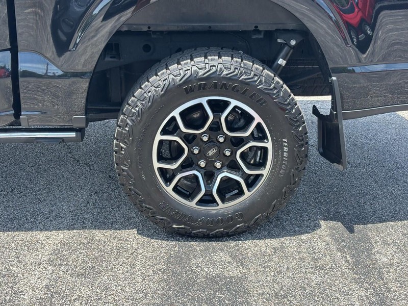 Ford F-150 Vehicle Full-screen Gallery Image 9