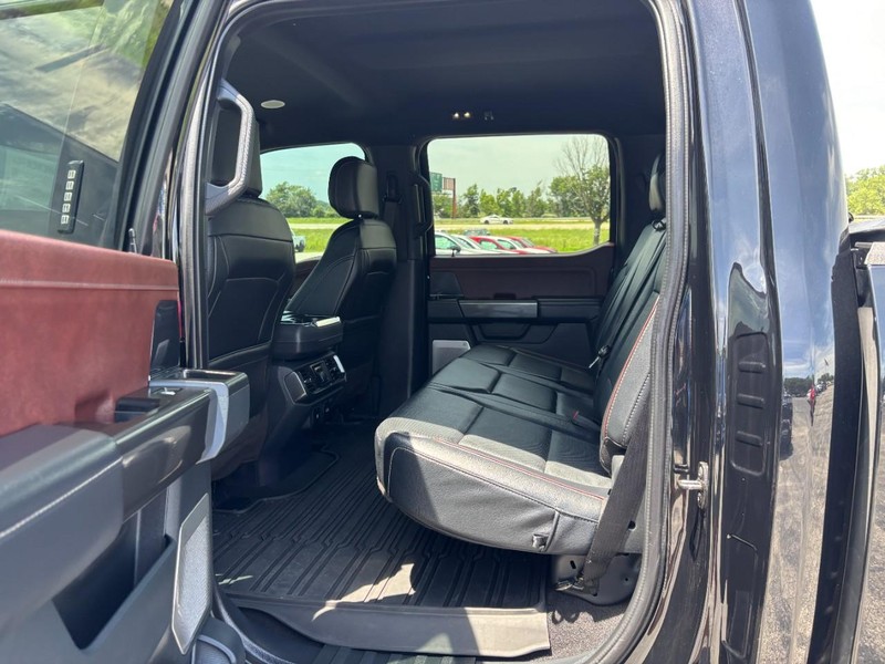 Ford F-150 Vehicle Full-screen Gallery Image 10