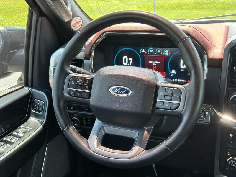 Ford F-150 Vehicle Full-screen Gallery Image 12