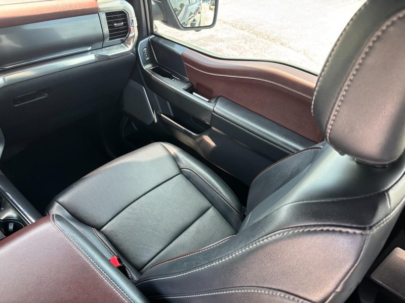 Ford F-150 Vehicle Full-screen Gallery Image 14