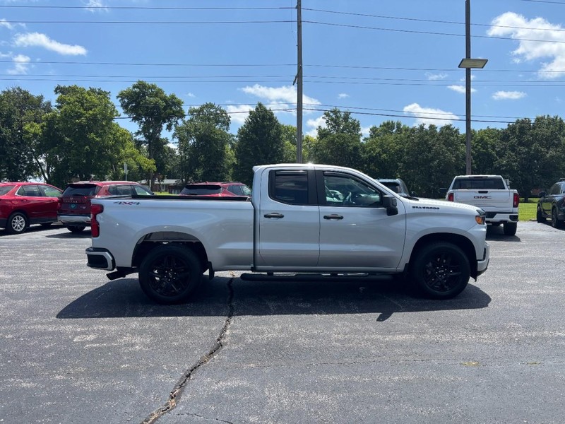 Chevrolet Silverado 1500 LTD Vehicle Full-screen Gallery Image 6