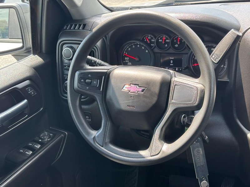 Chevrolet Silverado 1500 LTD Vehicle Full-screen Gallery Image 12