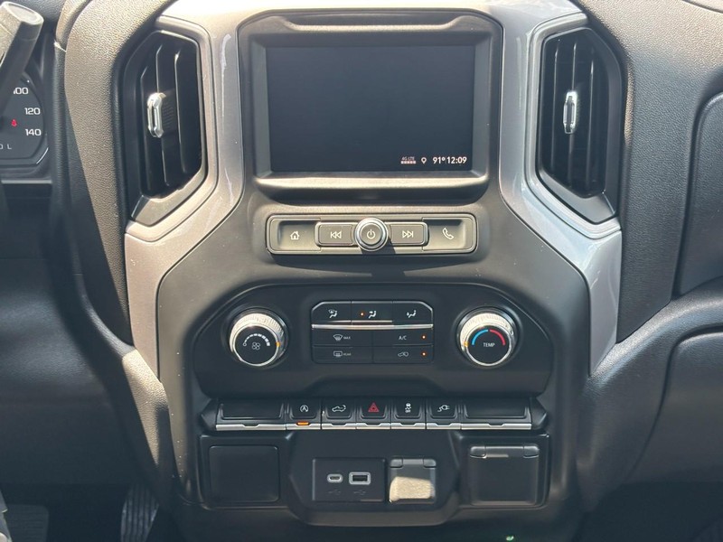 Chevrolet Silverado 1500 LTD Vehicle Full-screen Gallery Image 13
