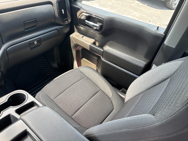 Chevrolet Silverado 1500 LTD Vehicle Full-screen Gallery Image 14