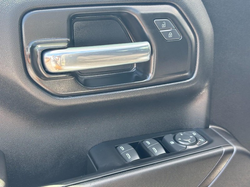 Chevrolet Silverado 1500 LTD Vehicle Full-screen Gallery Image 16