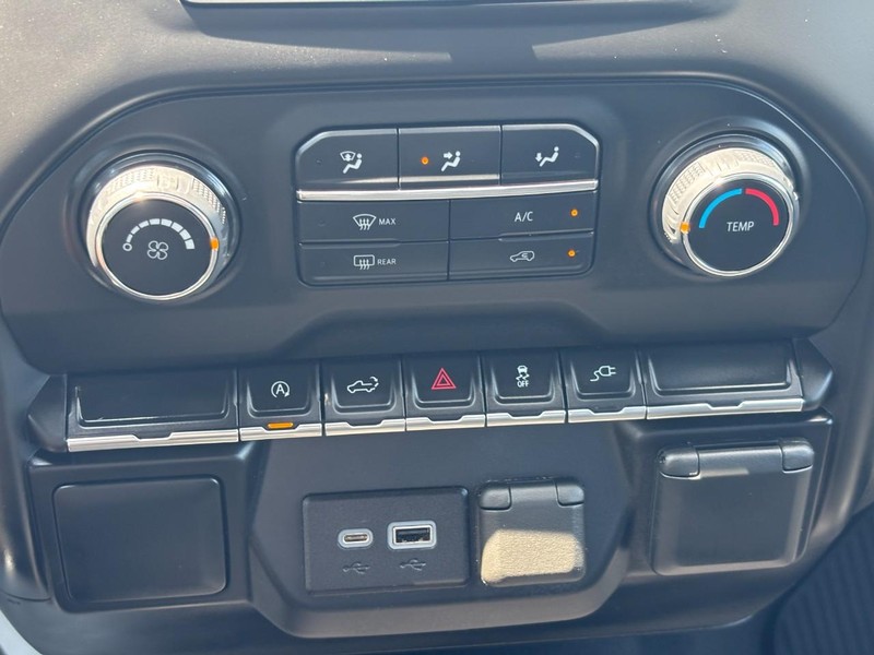 Chevrolet Silverado 1500 LTD Vehicle Full-screen Gallery Image 21