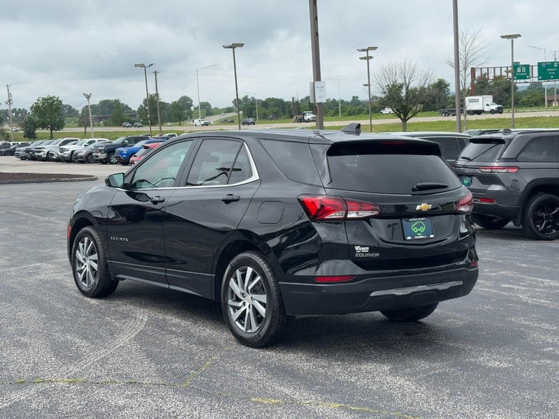 Chevrolet Equinox Vehicle Full-screen Gallery Image 3
