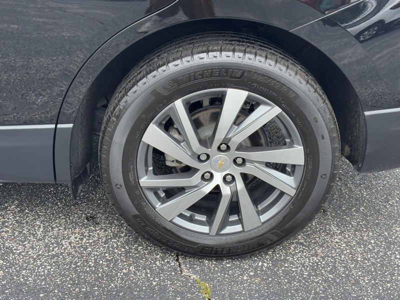 Chevrolet Equinox Vehicle Full-screen Gallery Image 9