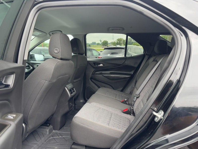 Chevrolet Equinox Vehicle Full-screen Gallery Image 10