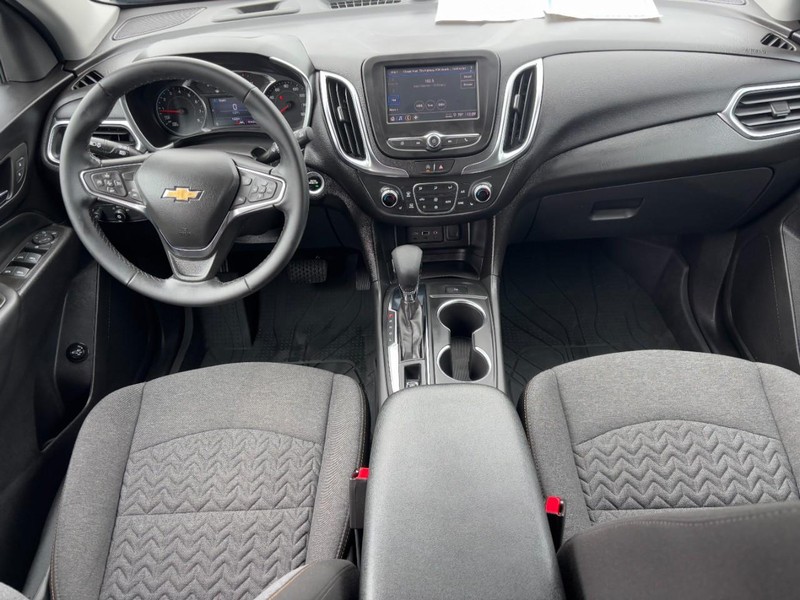 Chevrolet Equinox Vehicle Full-screen Gallery Image 11