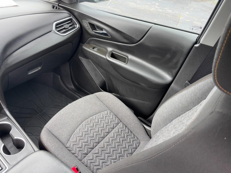 Chevrolet Equinox Vehicle Full-screen Gallery Image 14