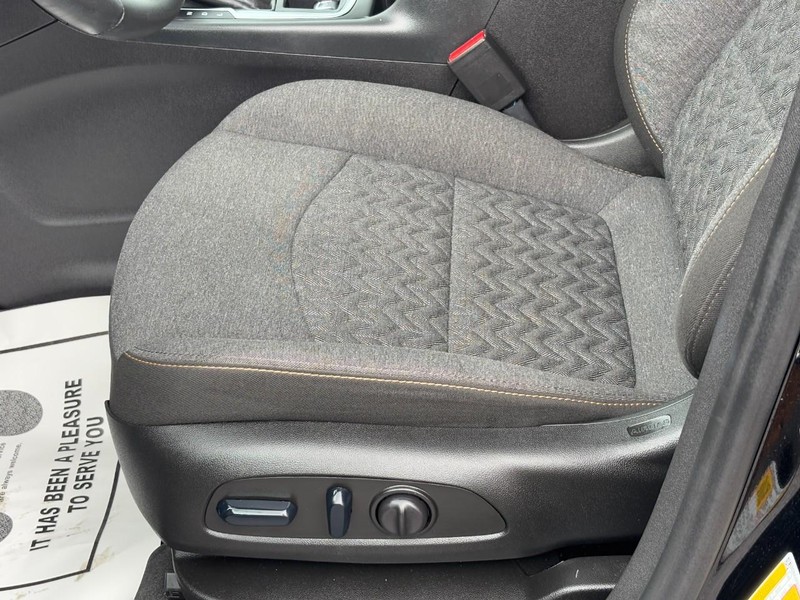 Chevrolet Equinox Vehicle Full-screen Gallery Image 15