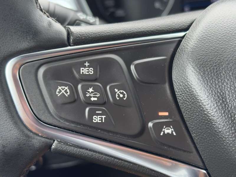 Chevrolet Equinox Vehicle Full-screen Gallery Image 17