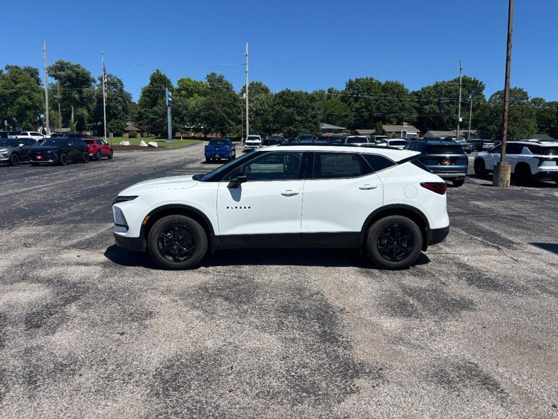 Chevrolet Blazer Vehicle Full-screen Gallery Image 2