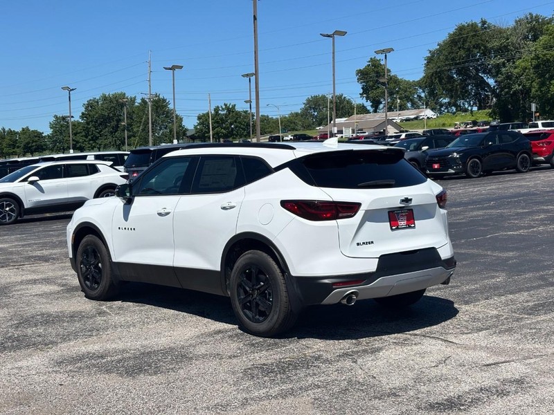 Chevrolet Blazer Vehicle Full-screen Gallery Image 3