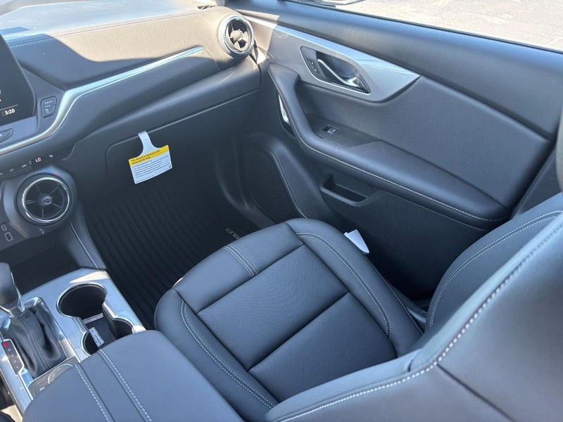 Chevrolet Blazer Vehicle Full-screen Gallery Image 9