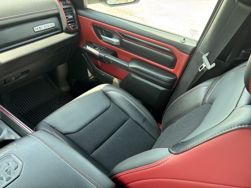Ram 1500 Vehicle Full-screen Gallery Image 14