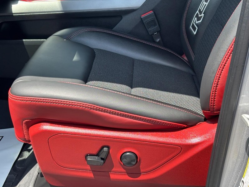 Ram 1500 Vehicle Full-screen Gallery Image 15