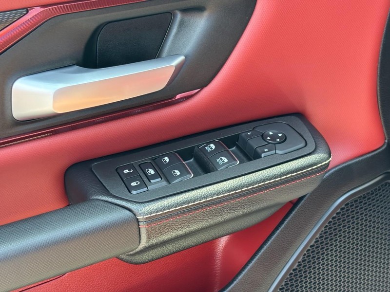 Ram 1500 Vehicle Full-screen Gallery Image 16