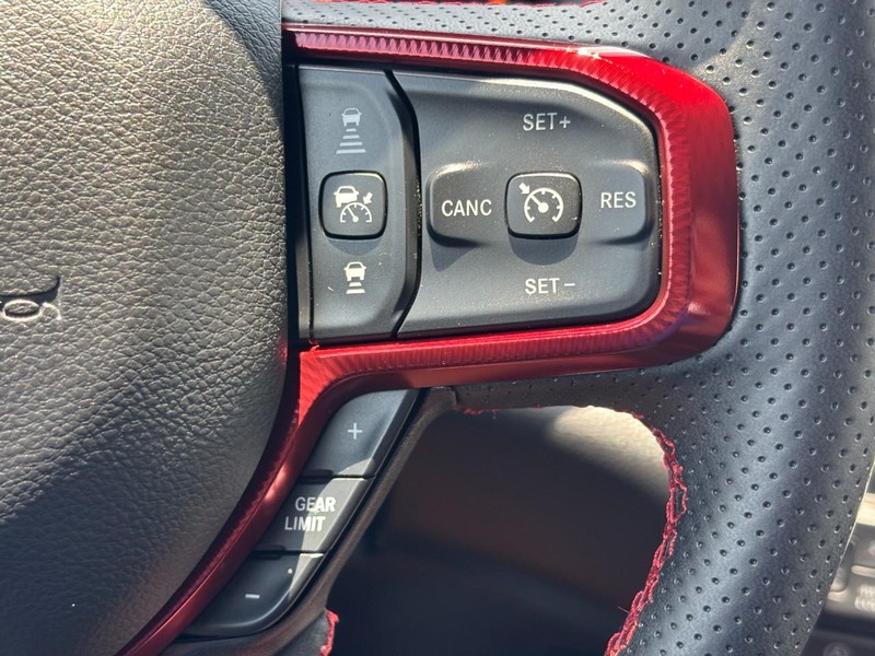 Ram 1500 Vehicle Full-screen Gallery Image 18