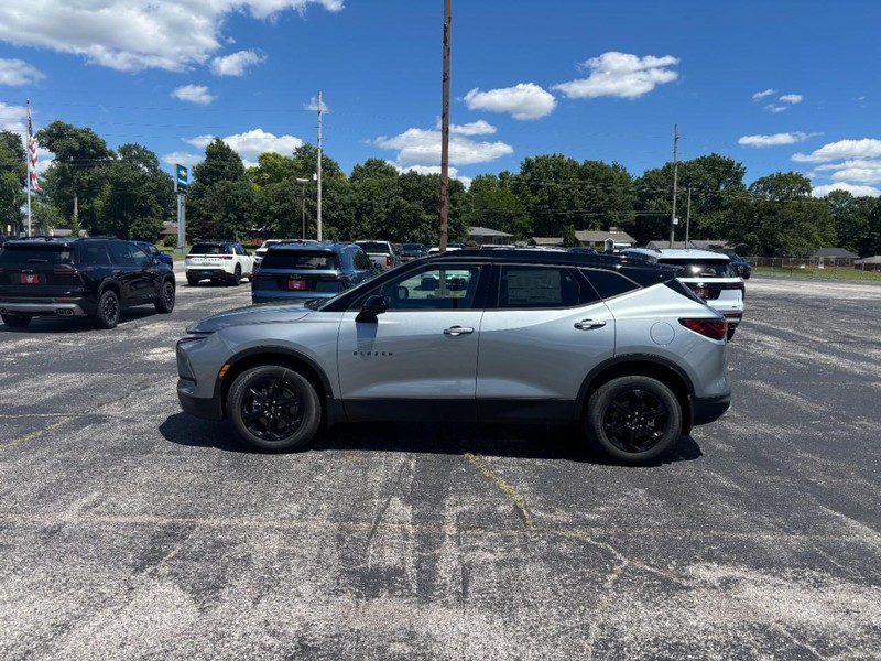 Chevrolet Blazer Vehicle Full-screen Gallery Image 2