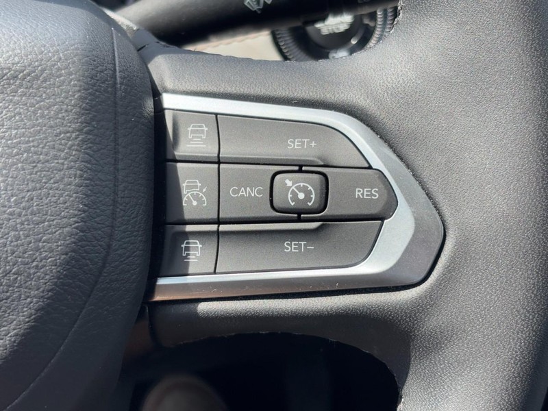 Jeep Compass Vehicle Full-screen Gallery Image 18