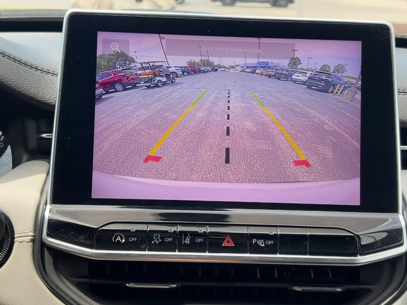 Jeep Compass Vehicle Full-screen Gallery Image 21