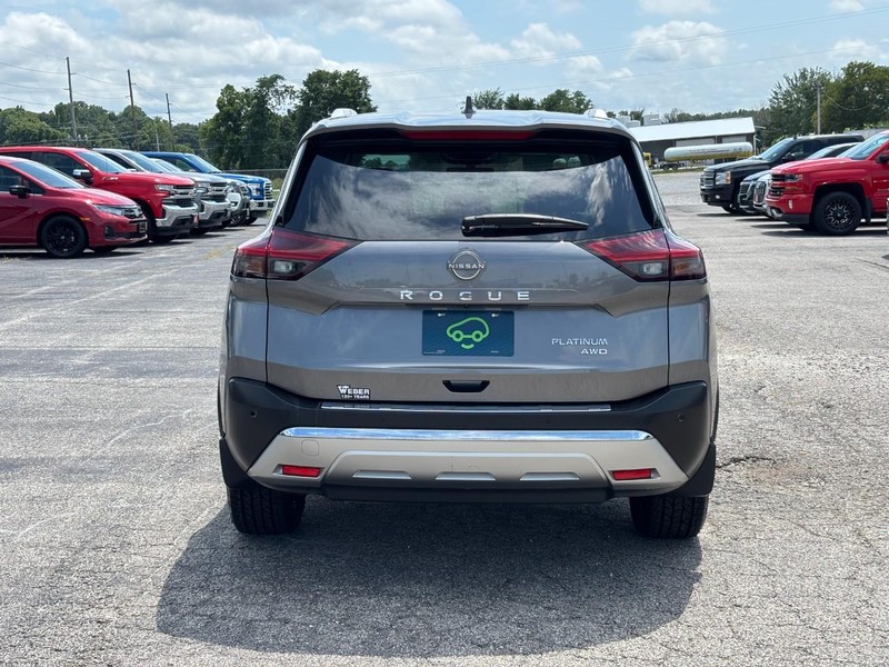 Nissan Rogue Vehicle Full-screen Gallery Image 4