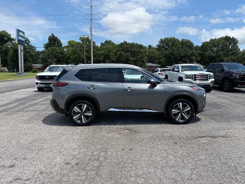 Nissan Rogue Vehicle Full-screen Gallery Image 6